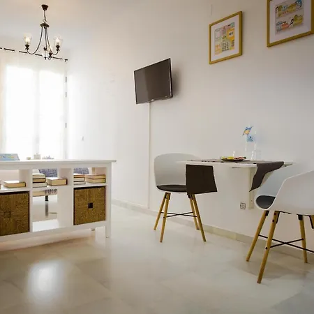 Apartment H2m Picasso Area Budget Studio